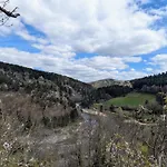 Nyaraló Ancien Presbytere Avec 3 Au Pied D'une Forteresse Medievale - Fr-1-582-113 *