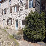 Ancien Presbytere Avec 3 Au Pied D'une Forteresse Medievale - Fr-1-582-113 * Arlempdes