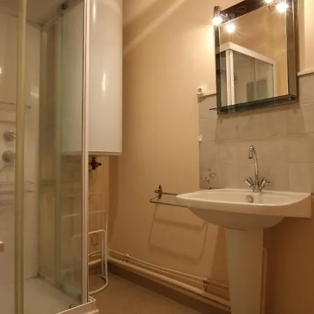 Ancien Presbytere Avec 3 Au Pied D'une Forteresse Medievale - Fr-1-582-113 * Arlempdes