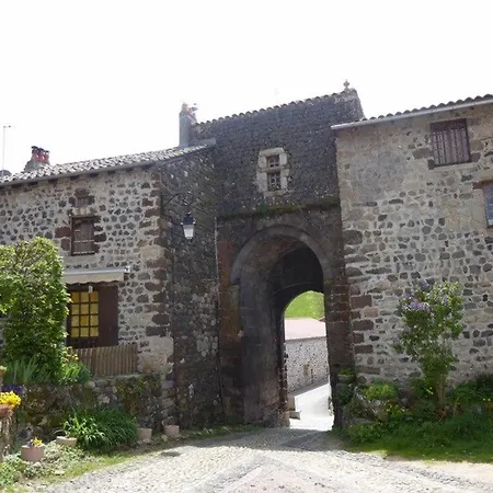 Nyaraló Ancien Presbytere Avec 3 Au Pied D'une Forteresse Medievale - Fr-1-582-113 *